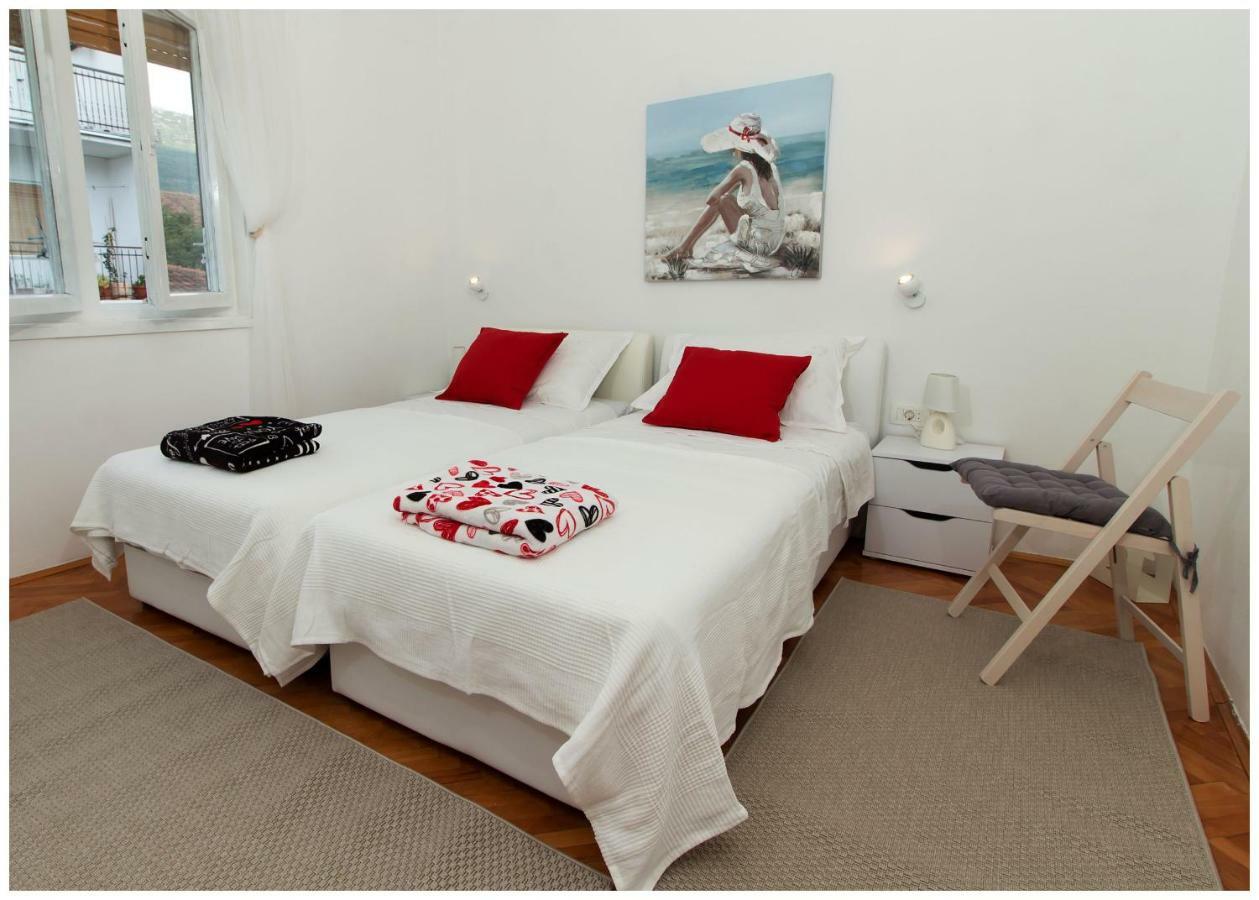 Large Apartment Between Split And Trogir Kaštela Esterno foto