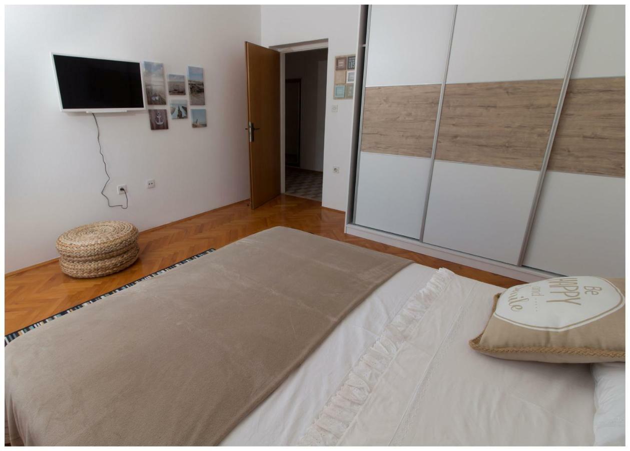 Large Apartment Between Split And Trogir Kaštela Esterno foto