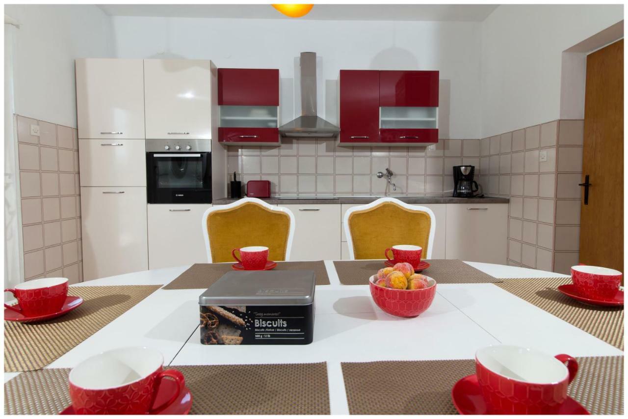 Large Apartment Between Split And Trogir Kaštela Esterno foto