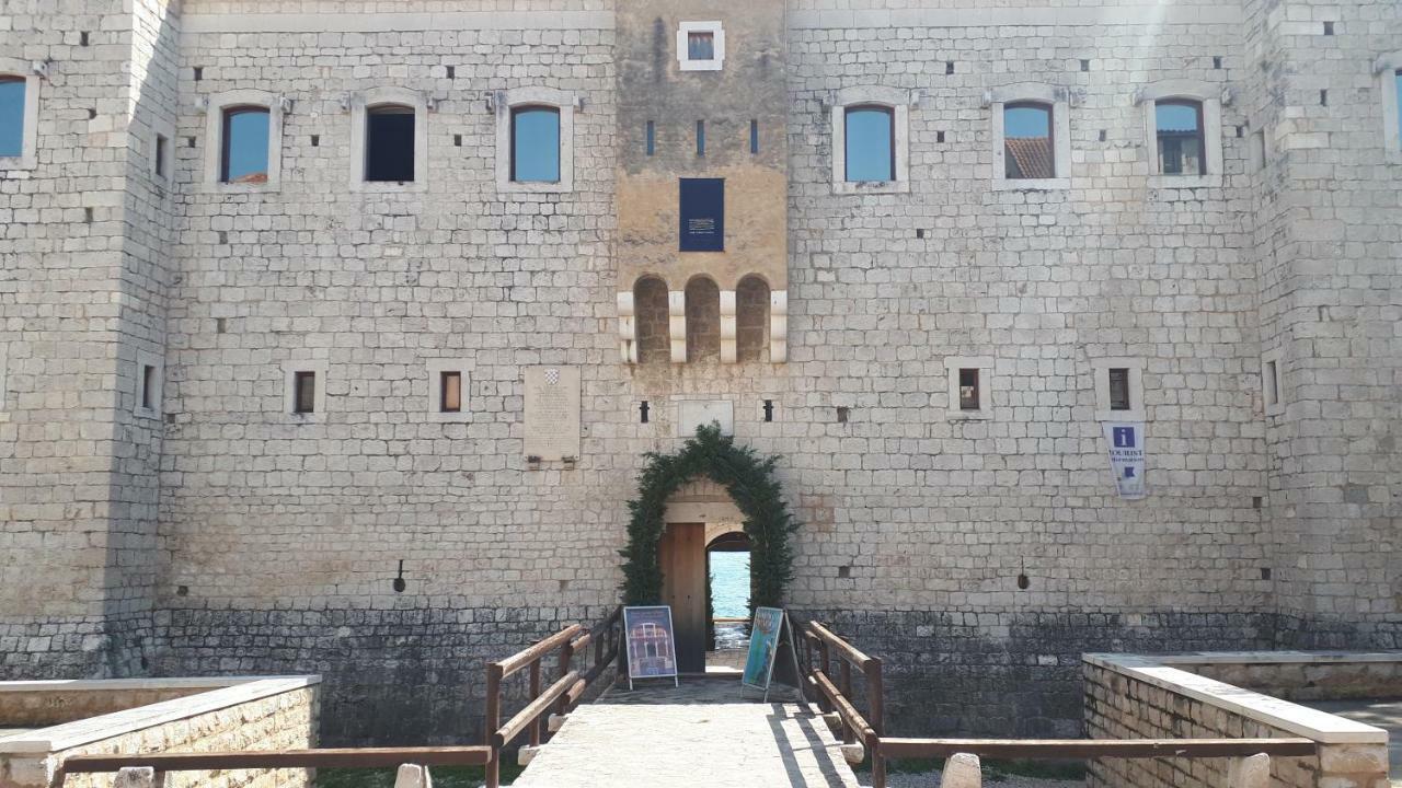 Large Apartment Between Split And Trogir Kaštela Esterno foto